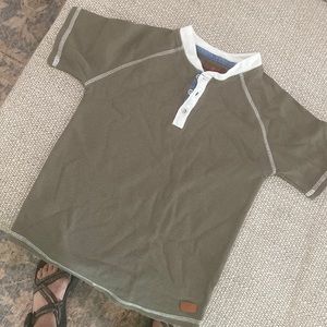 Seven for all mankind boys size 7 short sleeve taupe Henley w/ ivory/denim trim